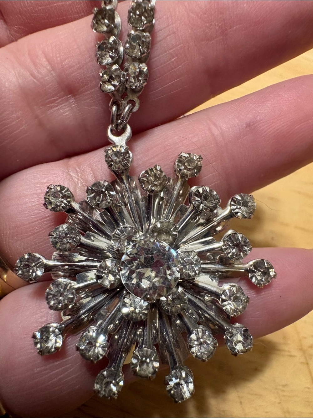 N1 - Vintage-Inspired Silver Crystal Burst Pendant Necklace - Clear